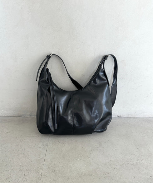 【500mlペットボトル収納可】やわらかPUショルダーバッグ | MD1253049 | ブラック