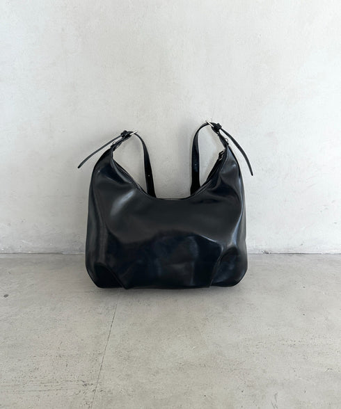 【500mlペットボトル収納可】やわらかPUショルダーバッグ | MD1253049 | ブラック