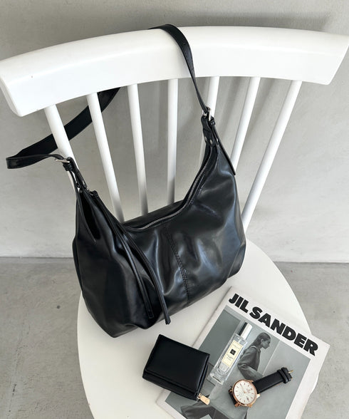 【500mlペットボトル収納可】やわらかPUショルダーバッグ | MD1253049 | ブラック