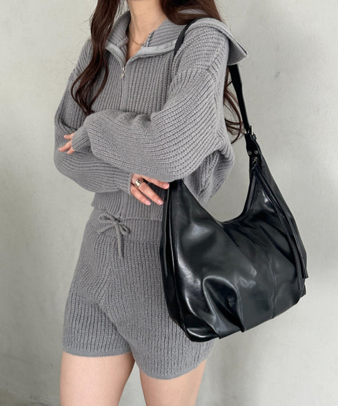 【500mlペットボトル収納可】やわらかPUショルダーバッグ | MD1253049 | ブラック