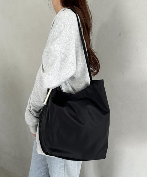 【A4収納可能】ポーチ付きナイロン大容量トートバッグ | MD1253052 | ブラック
