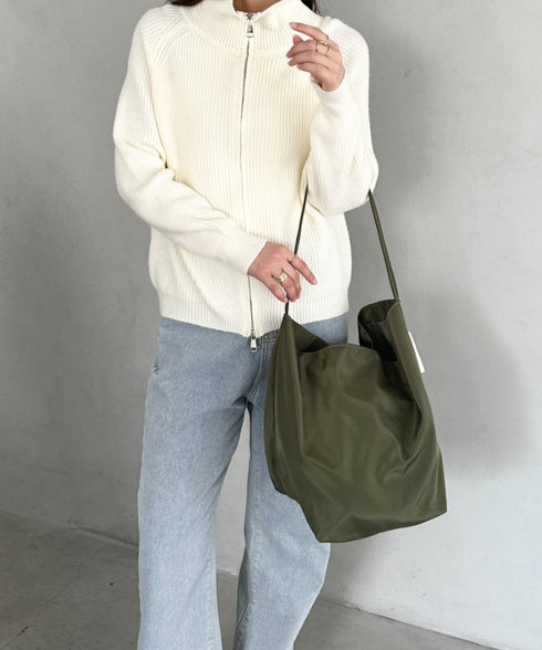 【A4収納可能】ポーチ付きナイロン大容量トートバッグ | MD1253052 | カーキ