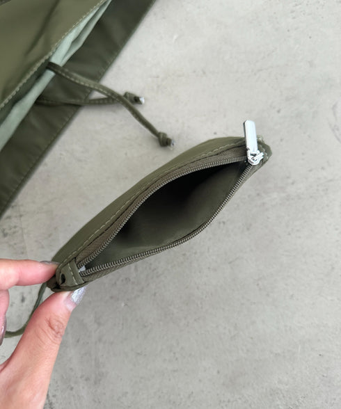 【A4収納可能】ポーチ付きナイロン大容量トートバッグ | MD1253052 | カーキ