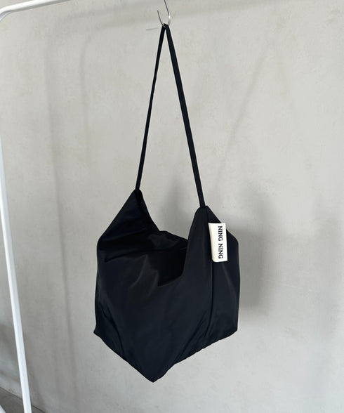 【A4収納可能】ポーチ付きナイロン大容量トートバッグ | MD1253052 | ブラック