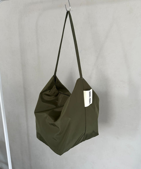 【A4収納可能】ポーチ付きナイロン大容量トートバッグ | MD1253052 | カーキ