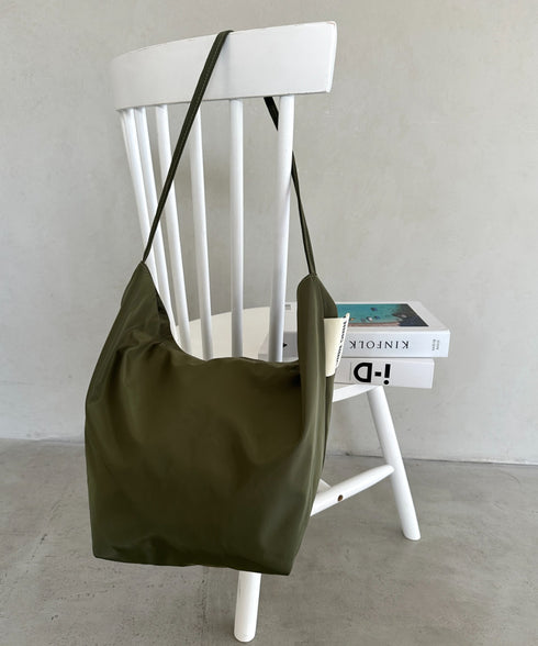 【A4収納可能】ポーチ付きナイロン大容量トートバッグ | MD1253052 | カーキ