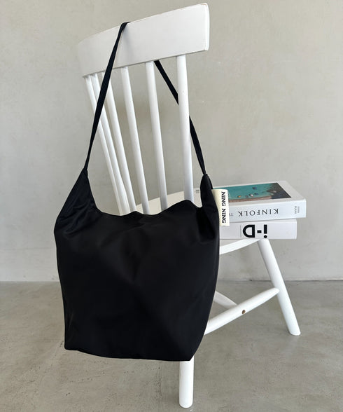 【A4収納可能】ポーチ付きナイロン大容量トートバッグ | MD1253052 | ブラック