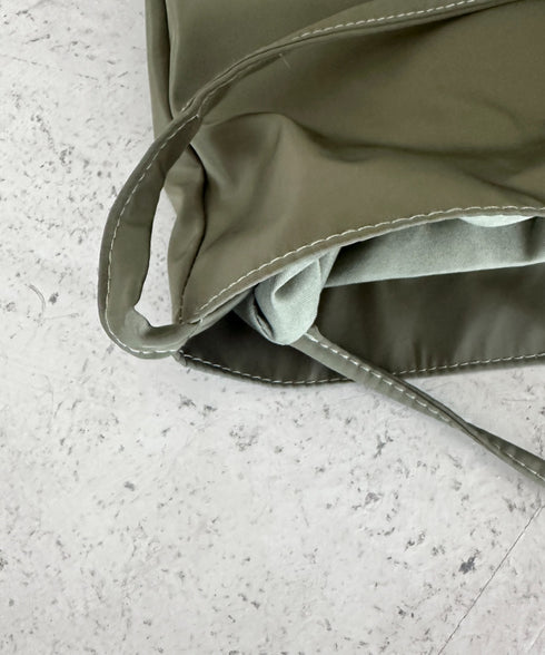 【A4収納可能】ポーチ付きナイロン大容量トートバッグ | MD1253052 | カーキ