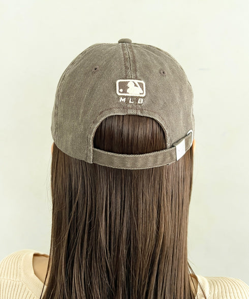 MLB KOREA(エムエルビーコリア)/ヴィンテージ ダメージ エンボス加工 ベースボール キャップ 帽子/Vintage Embossed Damage Unstruck Ball Cap | AT5253065 | ブラウン
