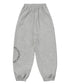 MUCENT(ムセント)/ユニセックス ワイド ルーズ ロゴ ジョガー スウェットパンツ/DIVISION WIDE SWEAT JOGGER PANTS | AT2253086 | グレー