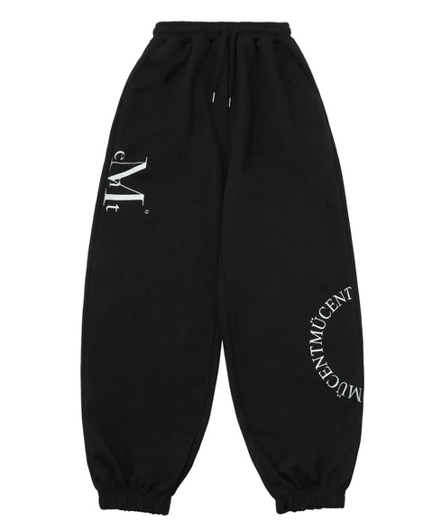 MUCENT(ムセント)/ユニセックス ワイド ルーズ ロゴ ジョガー スウェットパンツ/DIVISION WIDE SWEAT JOGGER PANTS | AT2253086 | ブラック