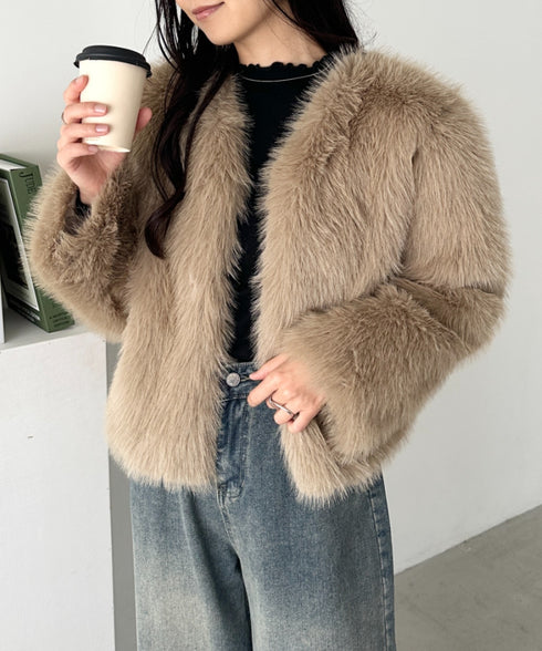 ノーカラーショート丈フェイクファージャケット | CL2256058 | ベージュ