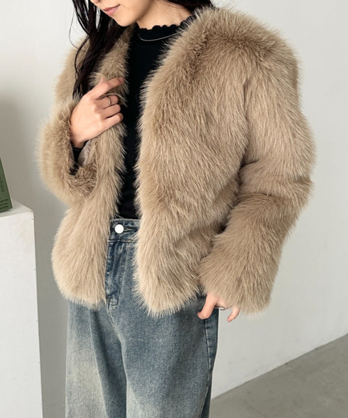 ノーカラーショート丈フェイクファージャケット | CL2256058 | ベージュ