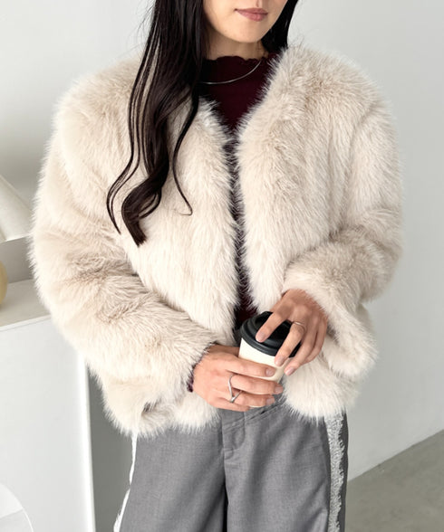 ノーカラーショート丈フェイクファージャケット | CL2256058 | アイボリー