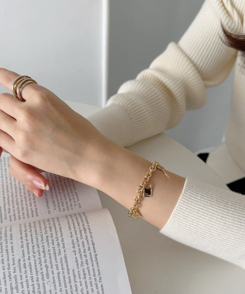 チャーム付きチェーンブレスレット | SW4256015 | ゴールド