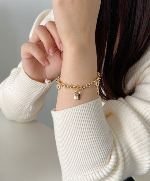 チャーム付きチェーンブレスレット | SW4256015 | ゴールド