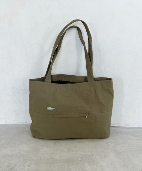 【A4収納可能】ナイロン軽量大容量トートバッグ マザーズバッグ トラベルバッグ ユニセックス | MD1256055 | カーキ