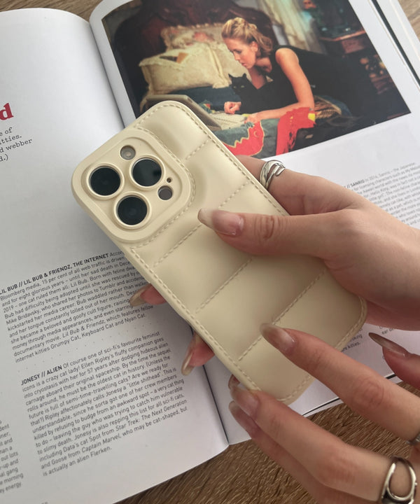 【iPhone13~iPhone16対応】ダウン風デザインスマホケース | WR6256051 | ホワイト