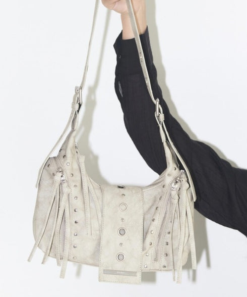 ILLIGO(イリゴ)/ヴィンテージ アイレット スタッズ ショルダーバッグ/RIFF EYELET SHOULDER BAG | AT1254028 | ベージュ