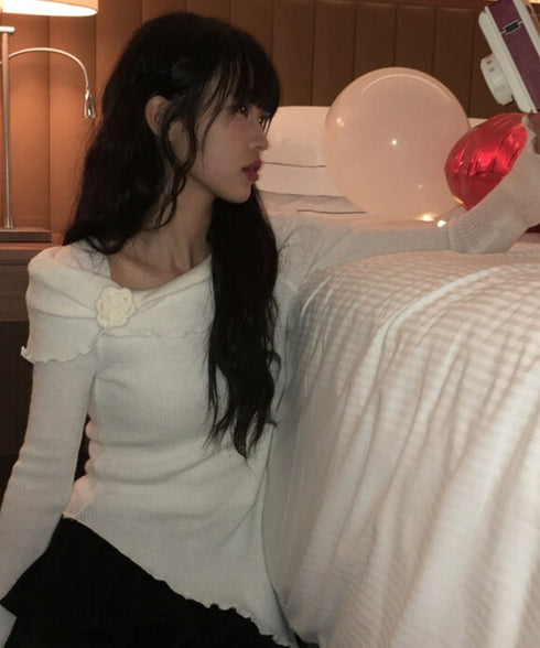 anyonemore(エニワンモア)/オフショルダー コサージュ付き スリム ニット プルオーバー/Weave Off-Shoulder Corsage Slim Knit | AT2254033 | アイボリー