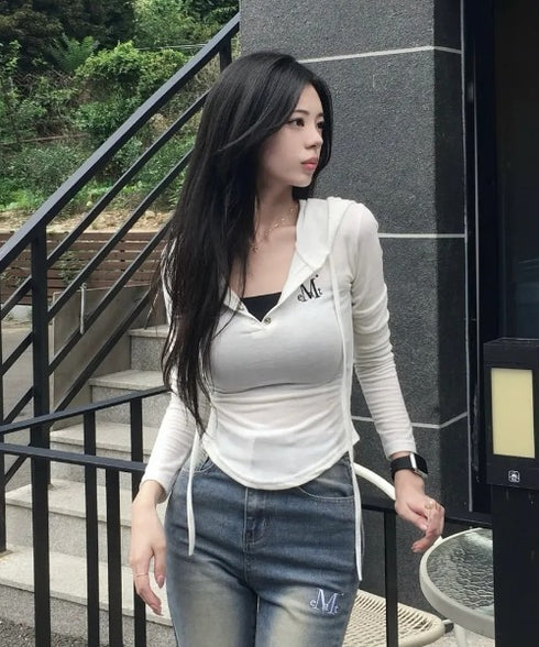 MUCENT(ムセント)/スナップボタン スリム フィット フード Tシャツ/RUEN SIGNATURE SLIM HOOD T | AT2254057 | ホワイト