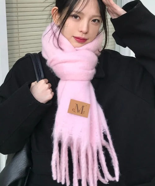 MUCENT(ムセント)/ボリューム フリンジ マフラー ロゴパッチ付き/SIGNATURE MUFFLER | AT6254043 | ライトピンク