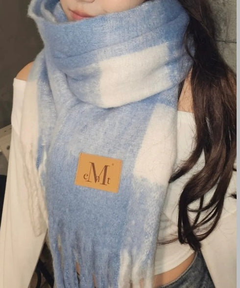 MUCENT(ムセント)/ボリューム フリンジ マフラー ロゴパッチ付き/SIGNATURE MUFFLER | AT6254043 | ブルー系その他