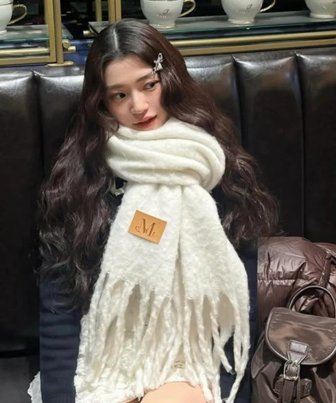 MUCENT(ムセント)/ボリューム フリンジ マフラー ロゴパッチ付き/SIGNATURE MUFFLER | AT6254043 | アイボリー