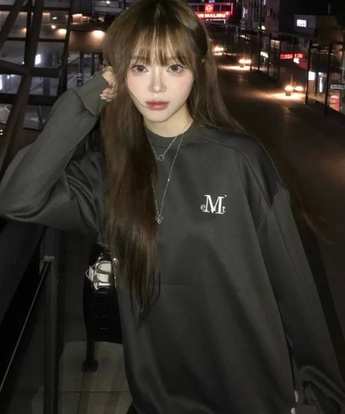 MUCENT(ムセント)/ロゴ刺繍 ベーシック プルオーバー スウェット/SIGNATURE BASIC LOGO MTM | AT2254046 | チャコールグレー