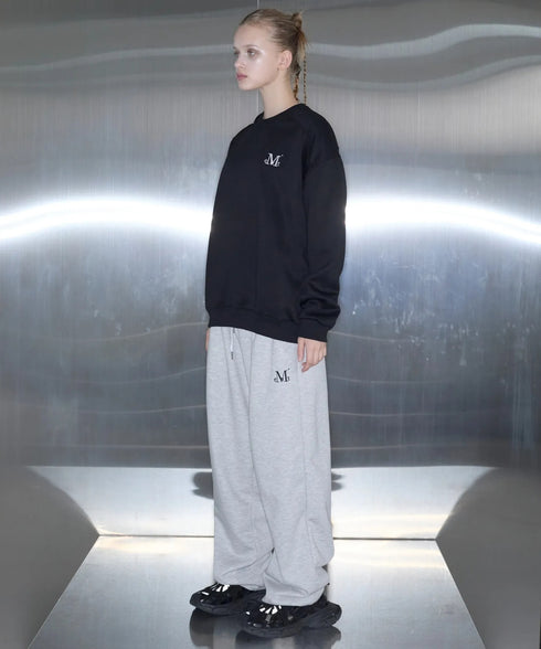 MUCENT(ムセント)/ロゴ刺繍 ベーシック プルオーバー スウェット/SIGNATURE BASIC LOGO MTM | AT2254046 | ブラック