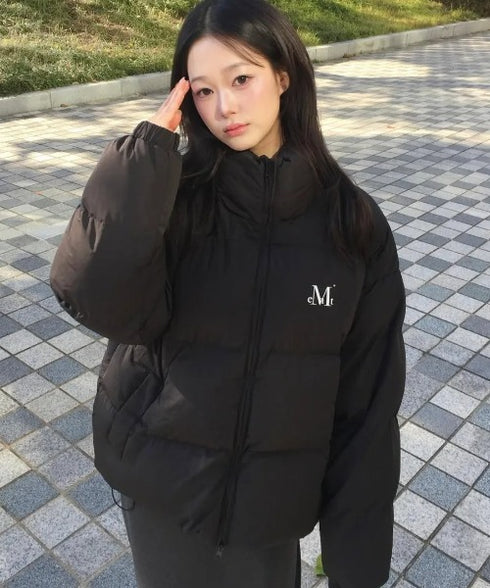 MUCENT(ムセント)/中綿 ジップアップ スタンドカラー ハイネック ダウンジャケット/Hep High Neck Signature Wellon Padding | AT2254047 | ブラック