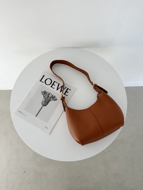 round moon shoulder bag/ワンハンドルラウンドムーンPUショルダーバッグ | UN12410052 | ブラウン