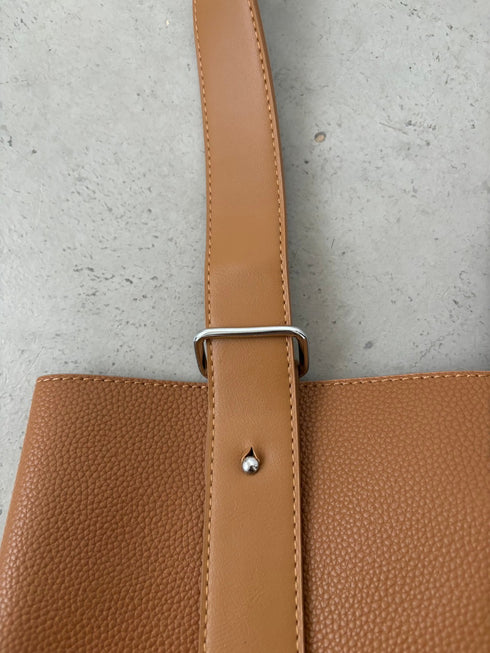 ポーチ付きバケツ型ワンハンドルショルダーバッグ | TR1243002 | グレイッシュベージュ