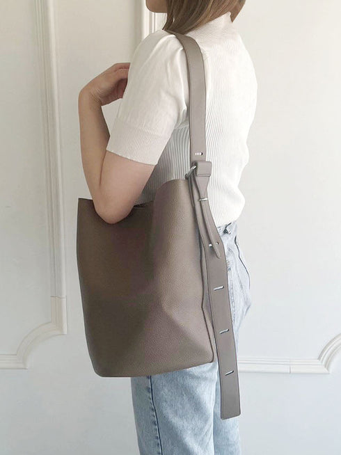 ポーチ付きバケツ型ワンハンドルショルダーバッグ | TR1243002 | グレイッシュベージュ