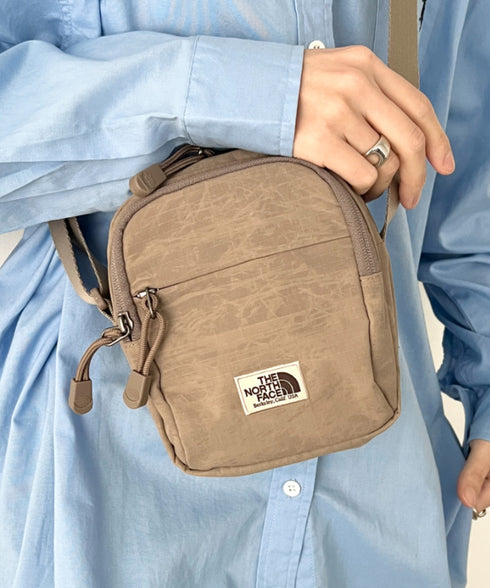 THE NORTH FACE(ザ・ノースフェイス)/長さ調整可能 軽量 ワンポイント ショルダー クロス ミニバッグ/STANDARD CROSS BAG S | IM1254073 | ブラウン