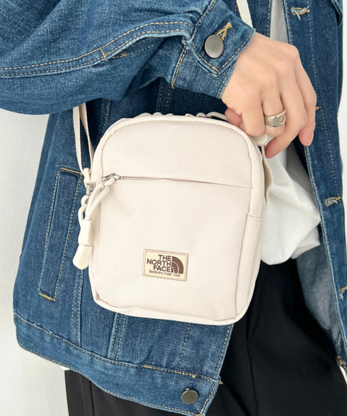 THE NORTH FACE(ザ・ノースフェイス)/長さ調整可能 軽量 ワンポイント ショルダー クロス ミニバッグ/STANDARD CROSS BAG S | IM1254073 | クリーム