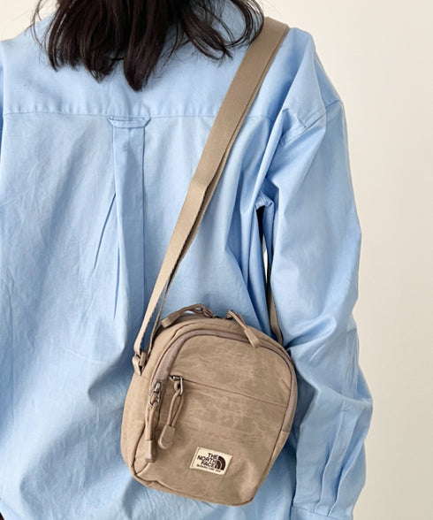 THE NORTH FACE(ザ・ノースフェイス)/長さ調整可能 軽量 ワンポイント ショルダー クロス ミニバッグ/STANDARD CROSS BAG S | IM1254073 | ブラウン