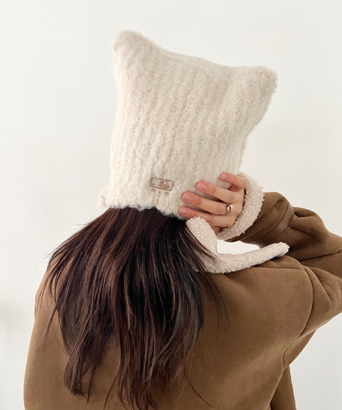 MLB KOREA(エムエルビーコリア)/猫耳 ねこ耳ビーニー 耳付き ロゴパッチ ワッペン ビーニー ニット帽 フラップニットキャップ/Miyaong Earflap Beanie | AT5254071 | クリーム