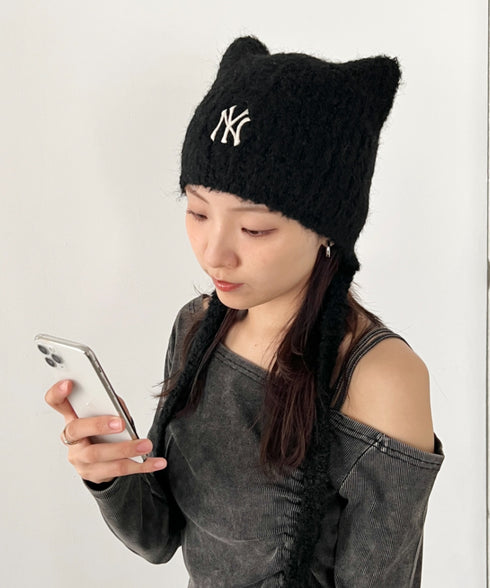 MLB KOREA(エムエルビーコリア)/猫耳 ねこ耳ビーニー 耳付き ロゴパッチ ワッペン ビーニー ニット帽 フラップニットキャップ/Miyaong Earflap Beanie | AT5254071 | ブラック