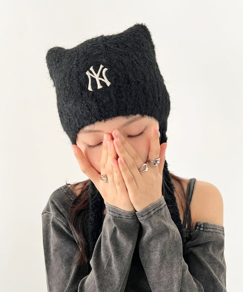 MLB KOREA(エムエルビーコリア)/猫耳 ねこ耳ビーニー 耳付き ロゴパッチ ワッペン ビーニー ニット帽 フラップニットキャップ/Miyaong Earflap Beanie | AT5254071 | ブラック
