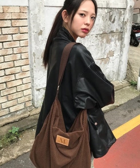 MUCENT(ムセント)/軽量 大容量 コーデュロイ クロス メッセンジャー ショルダーバッグ/SOFT CORDUROY CROSS BAG | AT1254079 | ダークブラウン