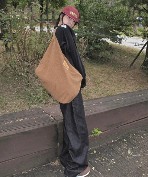 MUCENT(ムセント)/軽量 大容量 コーデュロイ クロス メッセンジャー ショルダーバッグ/SOFT CORDUROY CROSS BAG | AT1254079 | ブラウン