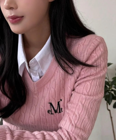 MUCENT(ムセント)/Vネック クロップ ケーブル ニット/PRIMROSE V-NECK CROP KNIT | AT2254085 | ピンク