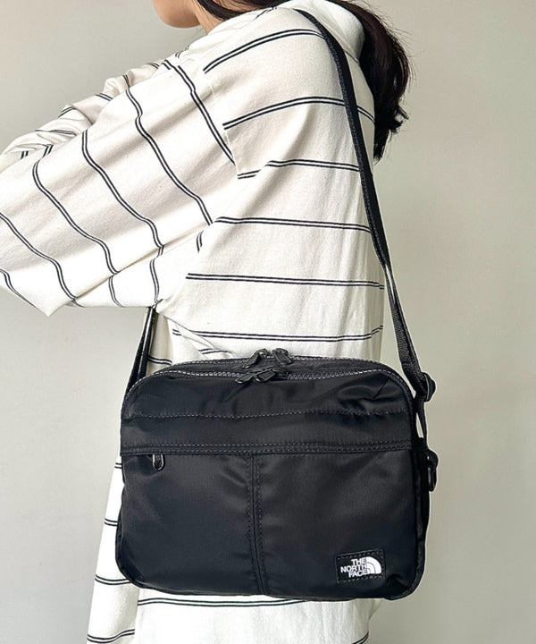 THE NORTH FACE(ザ・ノースフェイス)/軽量 スクエア ショルダーバッグ クロスバッグ/TRAVEL CROSS BAG S | IM1254100 | ブラック