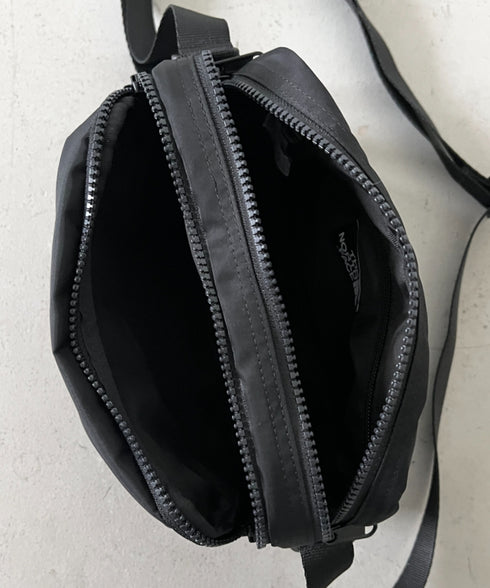 THE NORTH FACE(ザ・ノースフェイス)/軽量 スクエア ショルダーバッグ クロスバッグ/TRAVEL CROSS BAG S | IM1254100 | ブラック