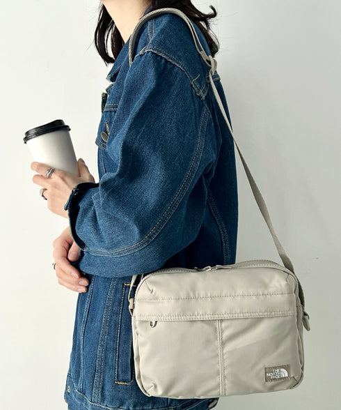 THE NORTH FACE(ザ・ノースフェイス)/軽量 スクエア ショルダーバッグ クロスバッグ/TRAVEL CROSS BAG S | IM1254100 | グレイッシュベージュ
