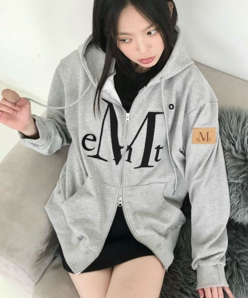 MUCENT(ムセント)/配色 ロゴパッチ フルジップパーカー フーディー/WADI APPLIQUE LOGO HOOD ZIP-UP | AT2261002 | グレー