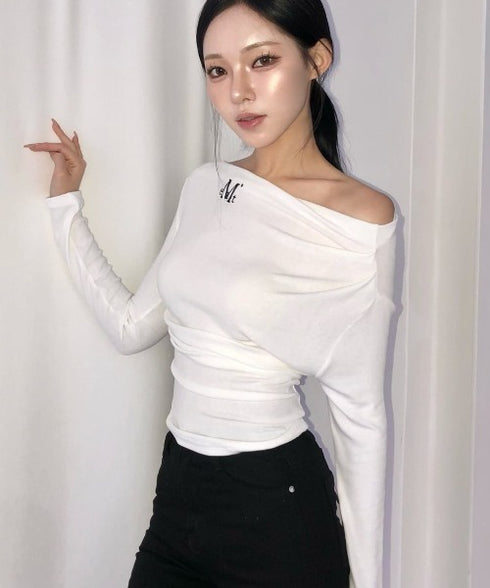 MUCENT(ムセント)/オフショルダー ドレープ アンバランス ロングスリーブ Tシャツ/LIVRE OFF SHOULDER UNBALANCE LONG SLEEVE T | AT2261003 | アイボリー