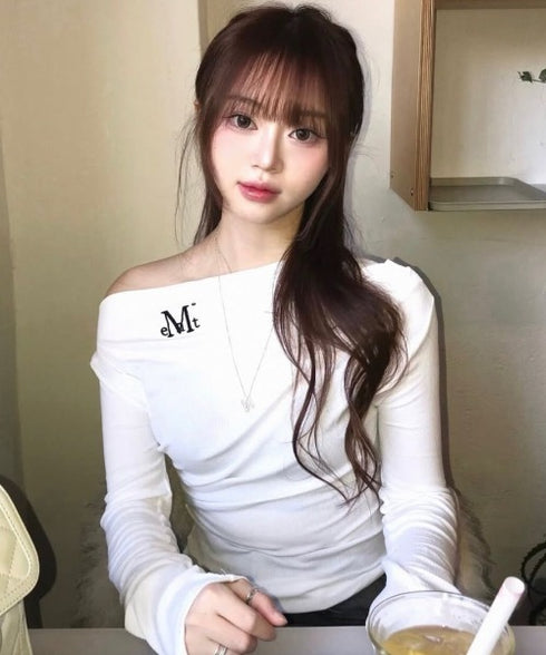 MUCENT(ムセント)/オフショルダー ドレープ アンバランス ロングスリーブ Tシャツ/LIVRE OFF SHOULDER UNBALANCE LONG SLEEVE T | AT2261003 | アイボリー