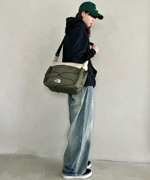 THE NORTH FACE(ザ・ノースフェイス)/軽量 A4収納可 大容量 メッセンジャーバッグ ショルダーバッグ/BOREALIS SOFT MESSENGER | IM1261012 | カーキ